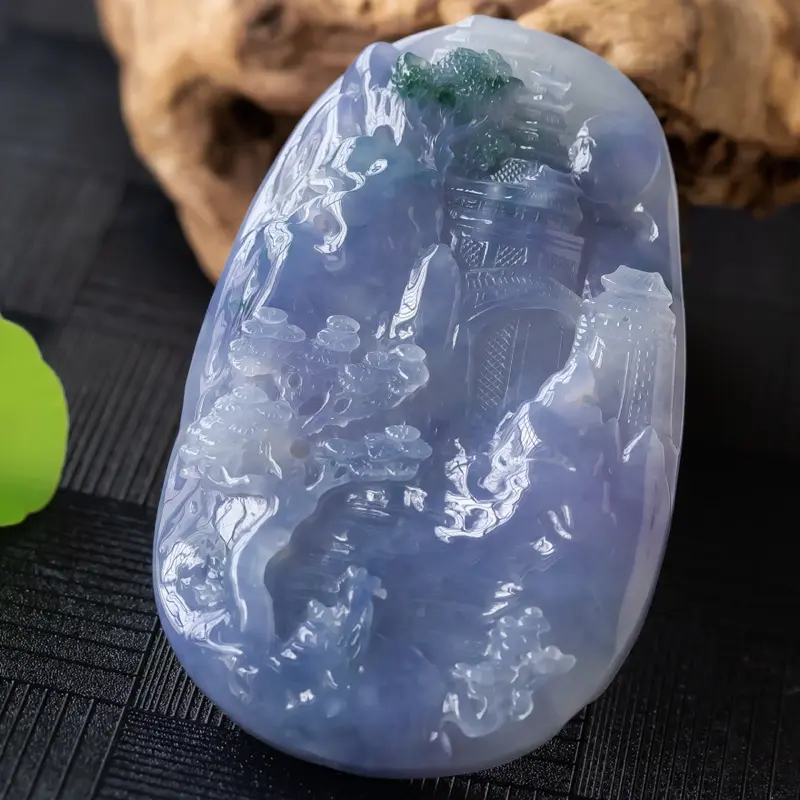 【中国玉石雕刻华表奖优秀奖,杨克召大师作品,紫罗兰鸿运当头,色泽艳丽,种水十足,玉质细腻,莹润光泽,雕工精湛大气,线条流畅,意境悠远,尺寸72.5*46.3*11.1】图3