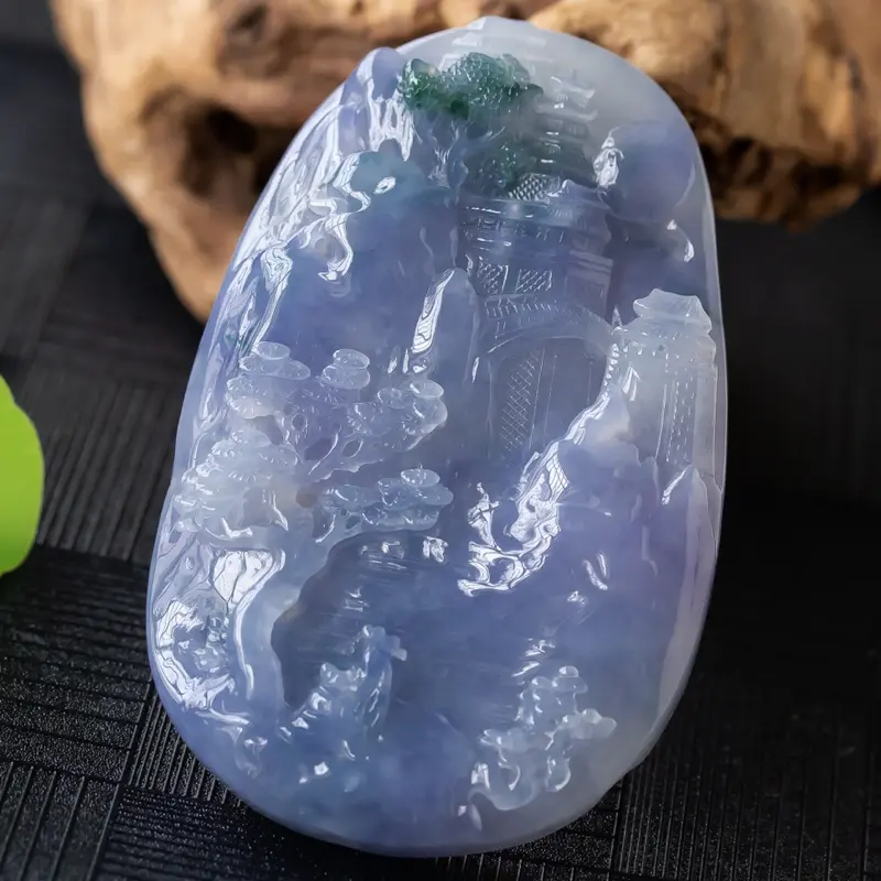 【中国玉石雕刻华表奖优秀奖,杨克召大师作品,紫罗兰鸿运当头,色泽艳丽,种水十足,玉质细腻,莹润光泽,雕工精湛大气,线条流畅,意境悠远,尺寸72.5*46.3*11.1】图2
