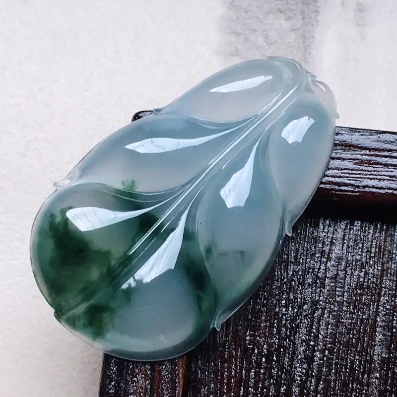 缅甸翡翠飘花叶子吊坠,自