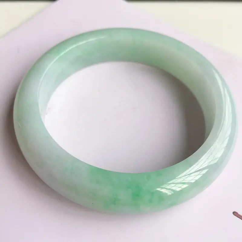 【正圈57.6老糯种白底青果绿正圈手镯,玉质水润,青翠明媚,端庄大方,上手显年轻气质!老少皆宜的一款手镯!】图4