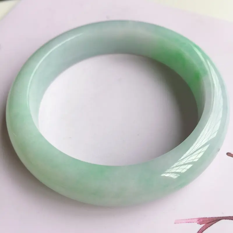 【正圈57.6老糯种白底青果绿正圈手镯,玉质水润,青翠明媚,端庄大方,上手显年轻气质!老少皆宜的一款手镯!】图5