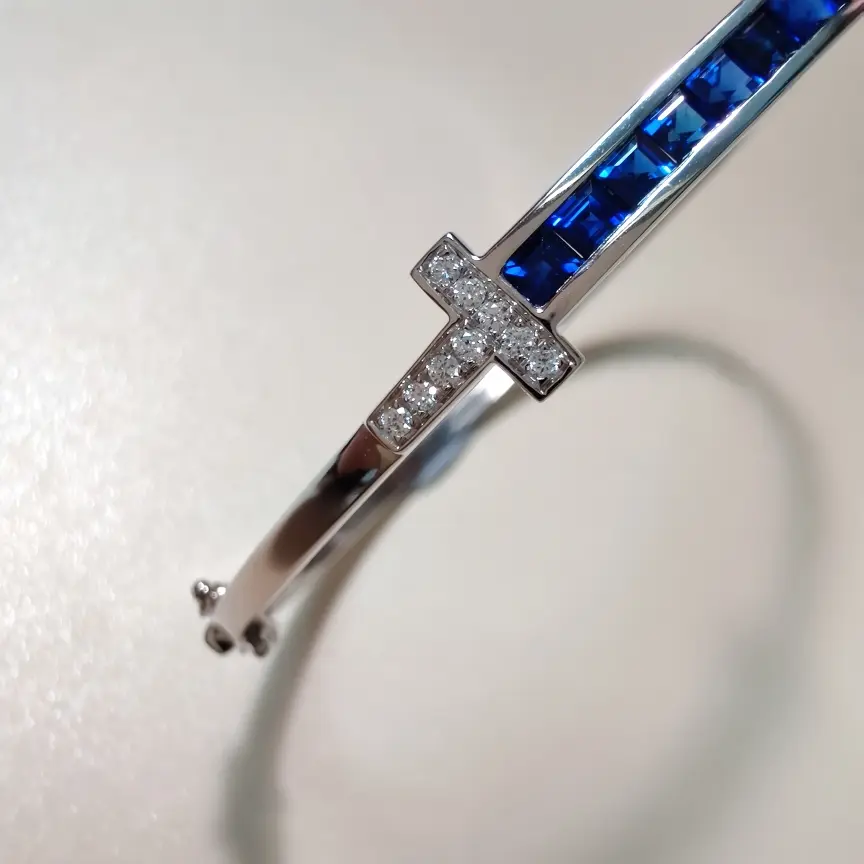 【【手镯】18k金+蓝宝石+钻石 宝石颜色纯正
货重:8.29g 主石:1.15ct/12p】图2