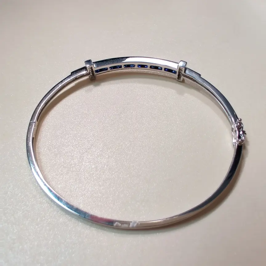 【【手镯】18k金+蓝宝石+钻石 宝石颜色纯正
货重:8.29g 主石:1.15ct/12p】图7
