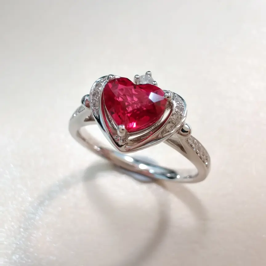 【【戒指】18k金+红宝石+钻石 宝石颜色纯正
货重:3.41g 主石:0.77ct 手寸:13】图2