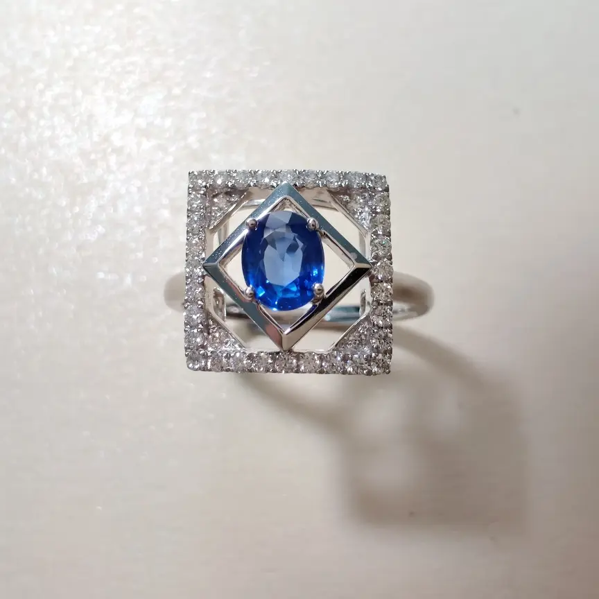 【【戒指】18k金+蓝宝石+钻石 宝石颜色纯正
货重:3.48g 主石:0.59ct 手寸:13】图1
