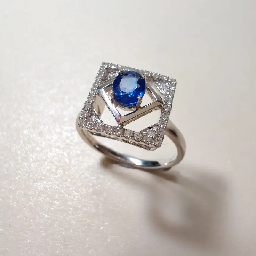【【戒指】18k金+蓝宝石+钻石 宝石颜色纯正
货重:3.48g 主石:0.59ct 手寸:13】图2
