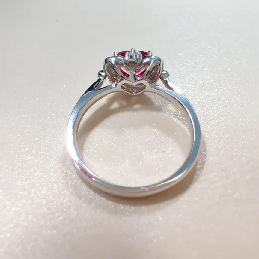 【【戒指】18k金+红宝石+钻石 宝石颜色纯正
货重:3.41g 主石:0.77ct 手寸:13】图3