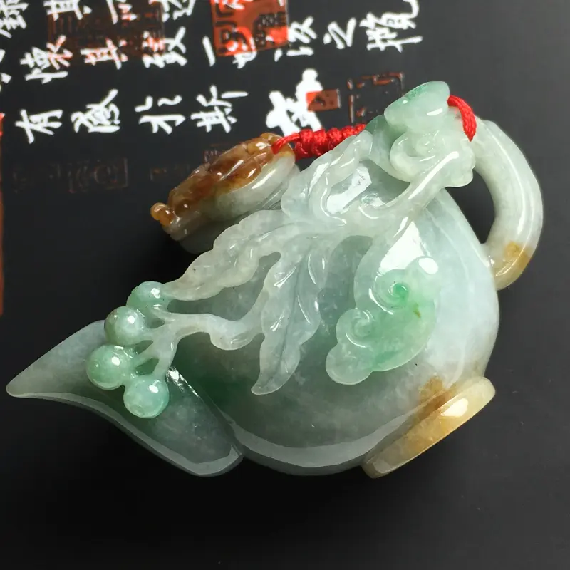 糯种双彩精美茶壶摆件 尺寸60-30-30毫米 色彩鲜明 雕工精湛