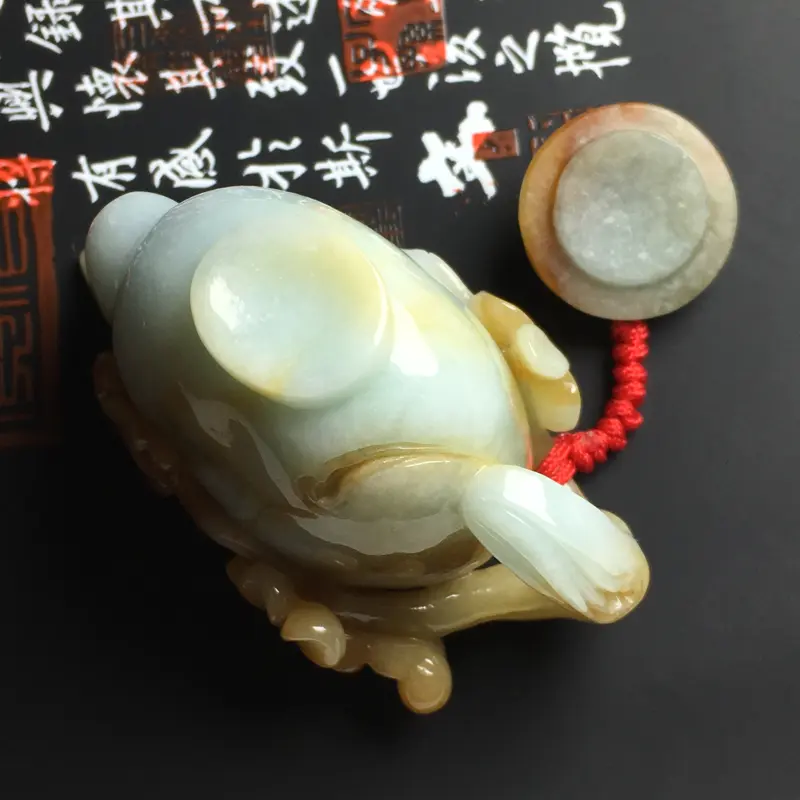 糯种黄翡精美茶壶摆件 尺寸60-32-32毫米 色彩亮丽 雕工精湛