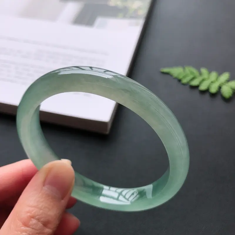0407老坑冰种起荧光 天然a货翡翠满绿贵妃镯 小冰条