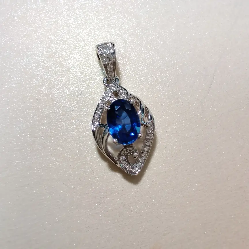 【【吊坠】18k金+蓝宝石+钻石 宝石颜色纯正(不含链子)
货重:1.39g 主石:0.64ct】图2