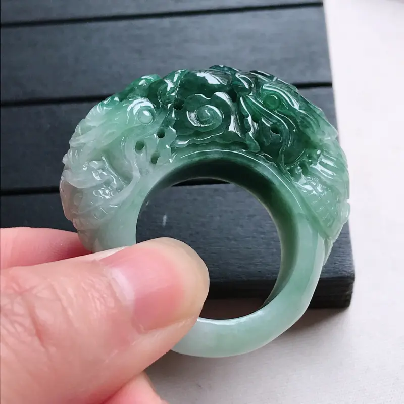 飘花龙头戒指,天然翡翠a
