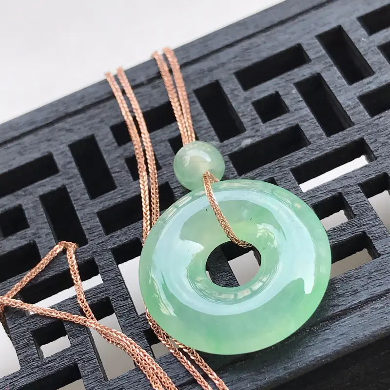 翡翠a货 糯化种水润飘绿翡翠平安扣吊坠 尺寸20.3/4.