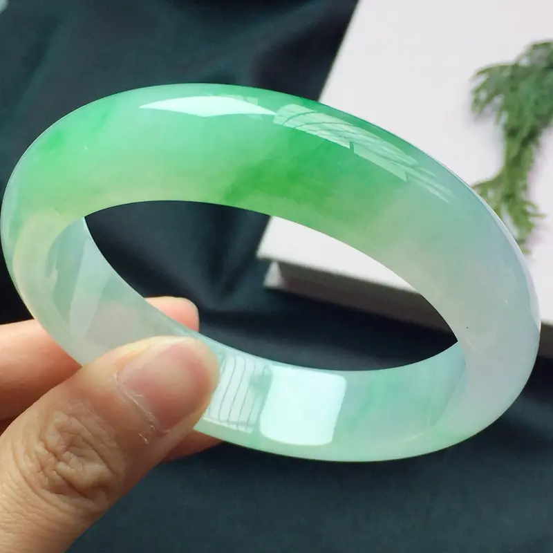 正圈59mm,冰糯种果阳绿手镯,冰润质地,高贵大方-对庄翡翠网