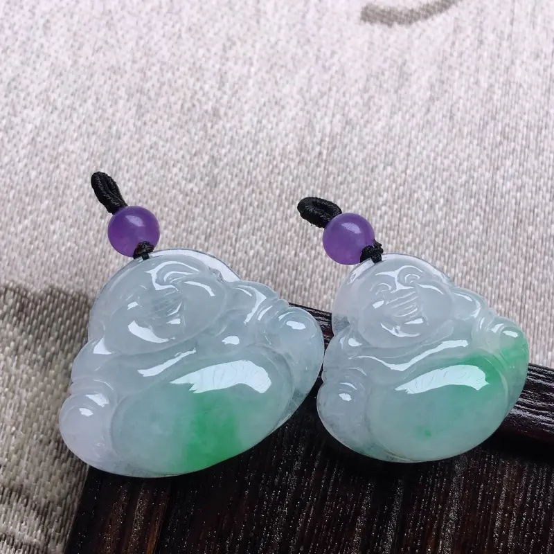 缅甸翡翠保平安带绿佛公吊坠一对(顶珠为装饰珠),自然光实拍,颜色漂亮
