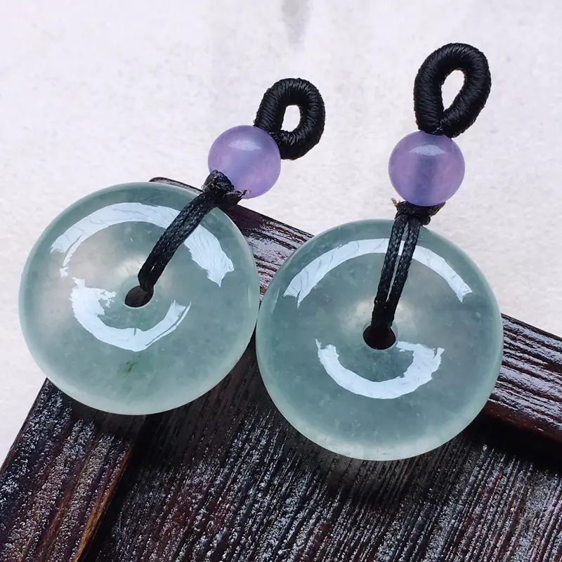缅甸翡翠平安扣吊坠一对(顶珠为装饰珠),自然光实拍,玉质莹润,佩戴