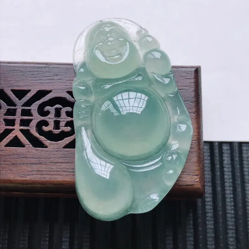 天然翡翠a货冰糯种浅绿精美佛公吊坠,尺寸45-25.5-6.