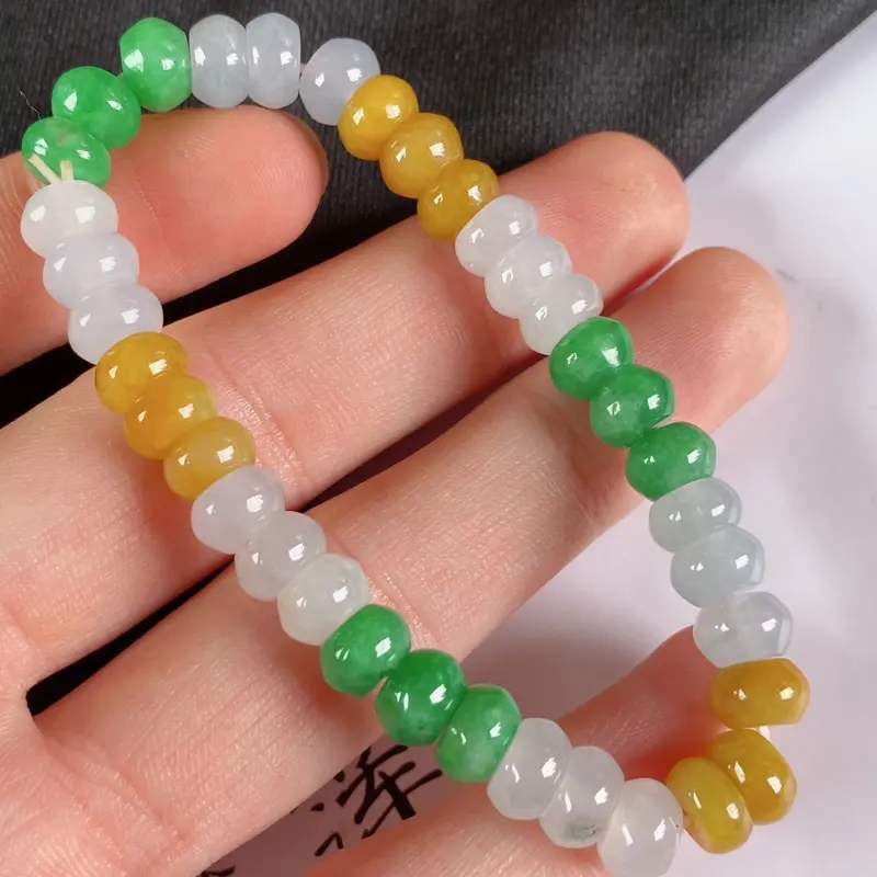 【缅甸a货翡翠,水润三彩手链,玉质细腻,颜色艳丽,佩戴效果更好】图6