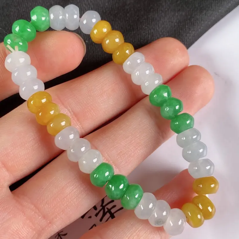 【缅甸a货翡翠,水润三彩手链,玉质细腻,颜色艳丽,佩戴效果更好】图7