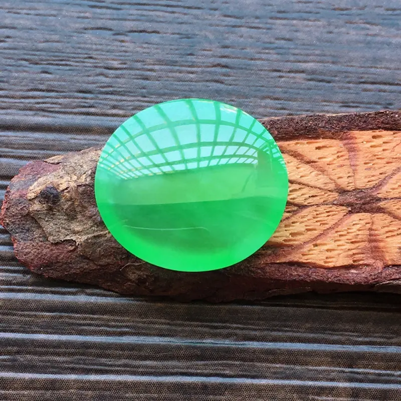 【自然光实拍,缅甸a货翡翠,满绿蛋面,种好水润,玉质细腻,雕刻精细,饱满品相佳,镶嵌效果更佳。】图7