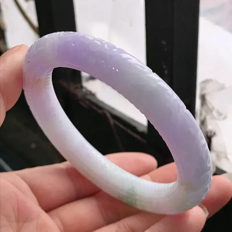 【缅甸天然翡翠A货老坑三彩雕花圆条手镯,尺寸57.8*11.2*10.5mm,上手高档贵气优雅】图5