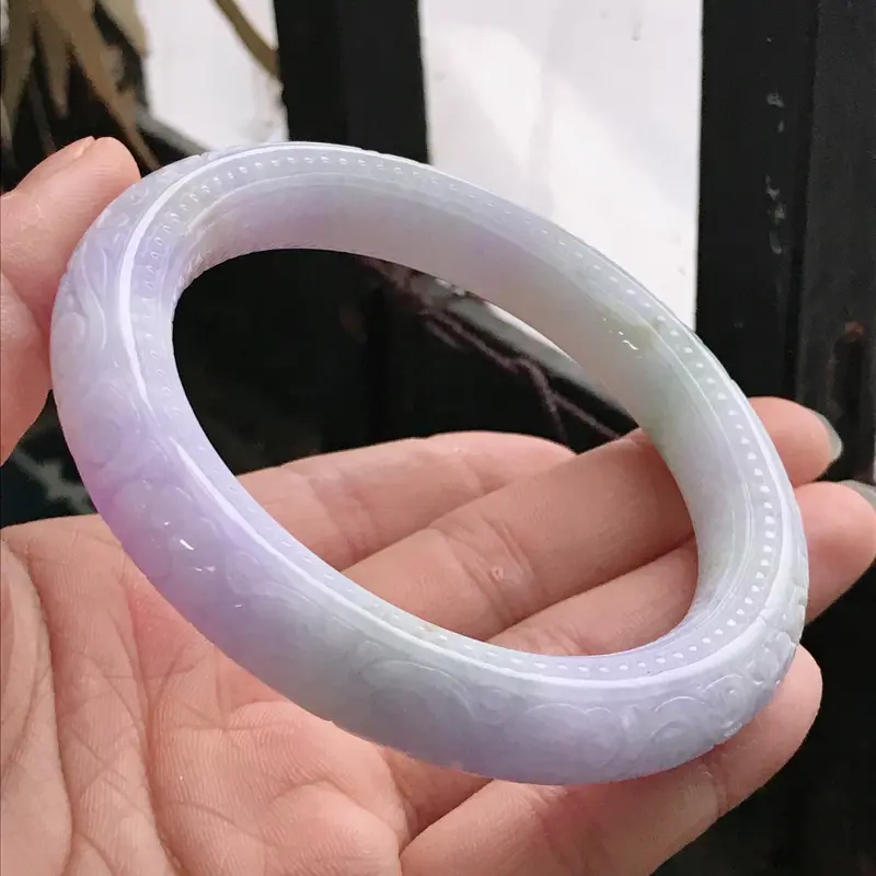 【缅甸天然翡翠A货老坑三彩雕花圆条手镯,尺寸57.8*11.2*10.5mm,上手高档贵气优雅】图6