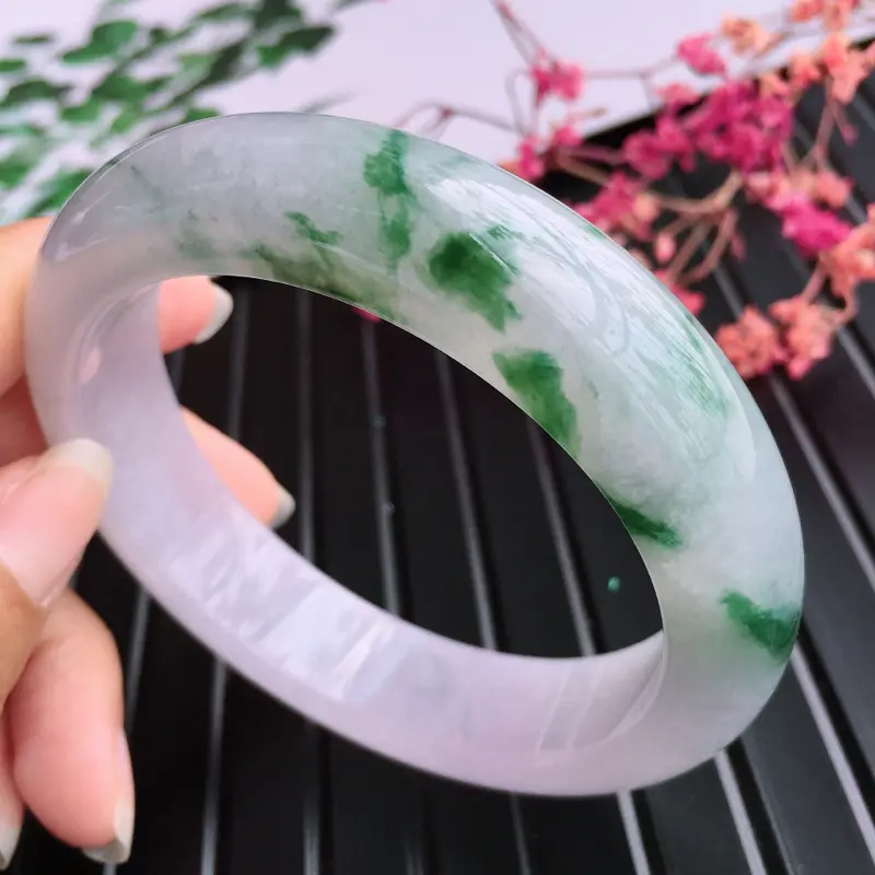 【圈口:57.6/57.4天然翡翠A货糯化种飘花宽边手镯,(一对)尺寸:57.6/13.2/9.1,57.4/14.0/9.0mm,玉质细腻,颜色鲜艳,上手效果好】图8