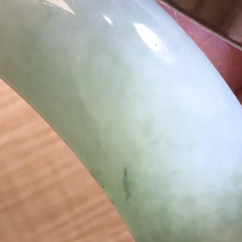 正圈56.5mm，糯种飘花手镯，底子细腻，飘花清新灵动，优雅迷人