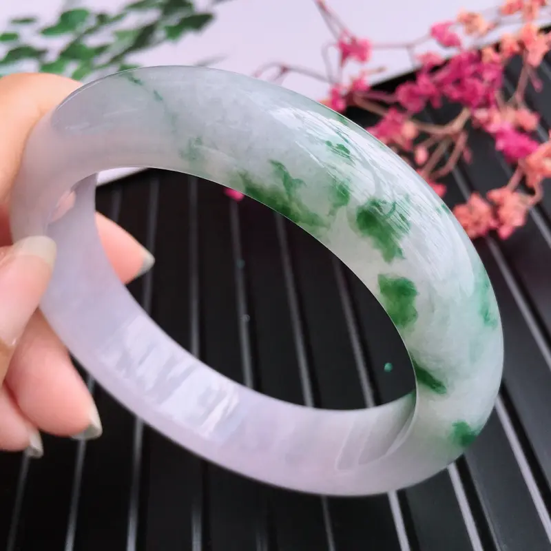 【圈口:57.6/57.4天然翡翠A货糯化种飘花宽边手镯,(一对)尺寸:57.6/13.2/9.1,57.4/14.0/9.0mm,玉质细腻,颜色鲜艳,上手效果好】图9