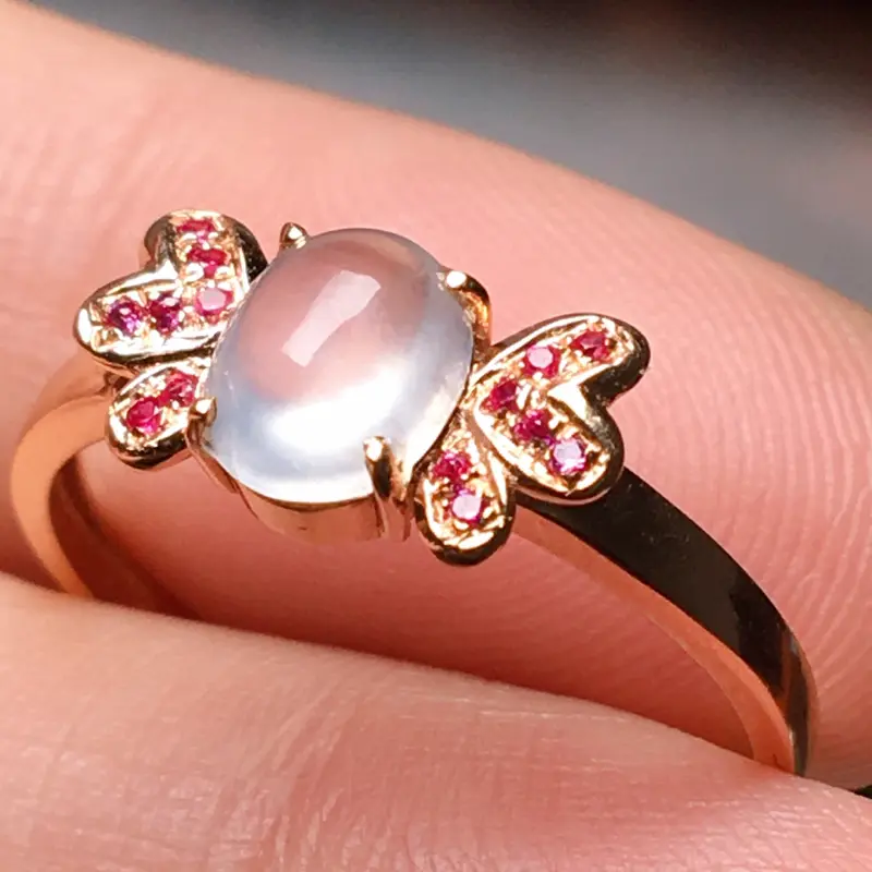 高冰种翡翠18K金彩宝蝴蝶戒指，玉质细腻，通透刚性强，饱满可人，款式独特耐看～