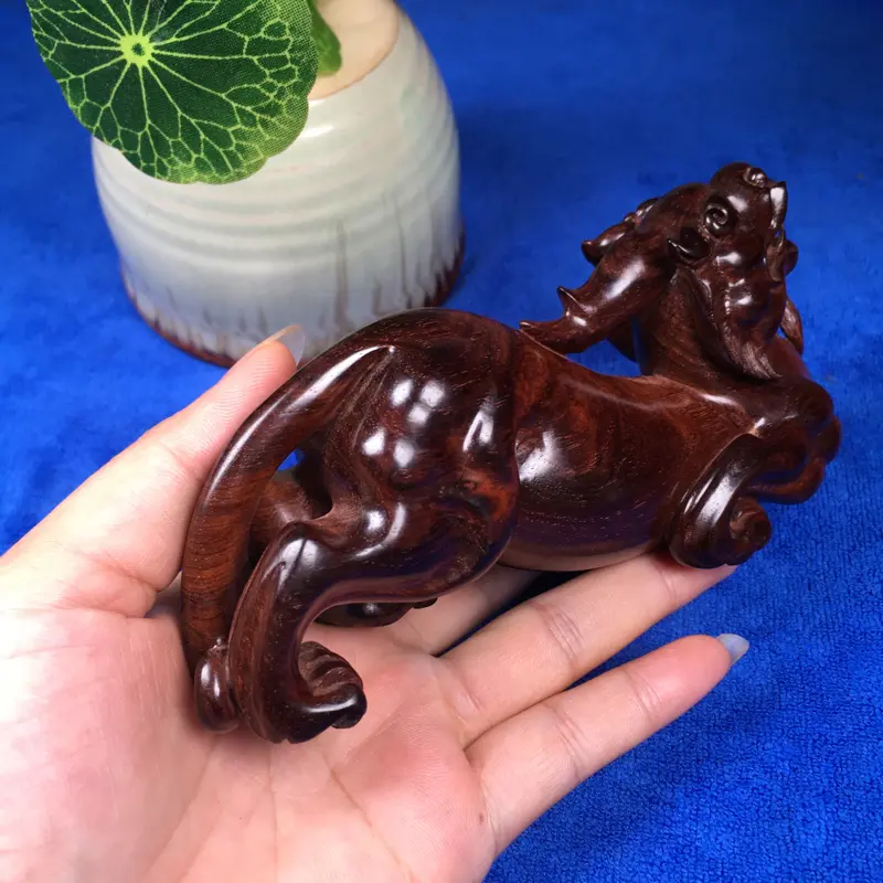 【海南黄花梨油梨 貔貅摆件 做工精细 线条清晰流畅 纯手工制作而成 整体造型非常漂亮 十分霸气 值得收藏 长141mm 宽40mm 高65mm 重132.3克】图9