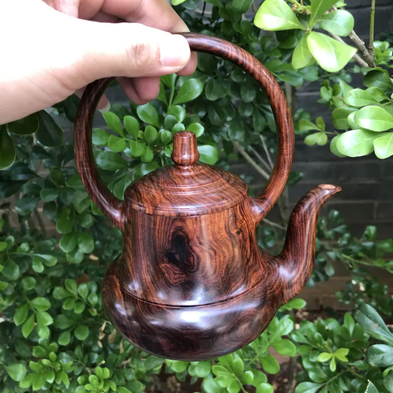 【海南黄花梨,紫油梨,吴岳杰款(潮州提梁壶),鬼眼纹,水波纹,山水纹,线条美,爆满纹理,纹理清晰,底色分布均匀,规格:壶经98mm,长125,高163,克重:376克,值得推荐!】图6