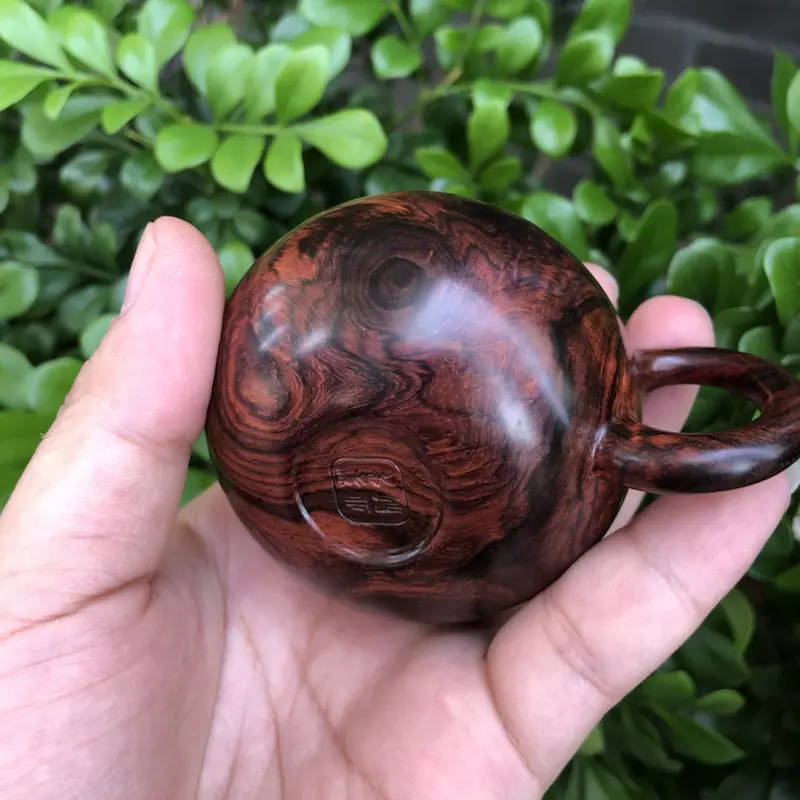 【海南黄花梨,紫油梨,莫光业制作西施茶壶,瘤疤纹,鬼眼纹,水波纹,山水纹,爆满纹理,纹理清晰,线条美,底色分布均匀,规格:壶经65mm,长95mm,60mm,克重:104.6克,值得推荐!】图10