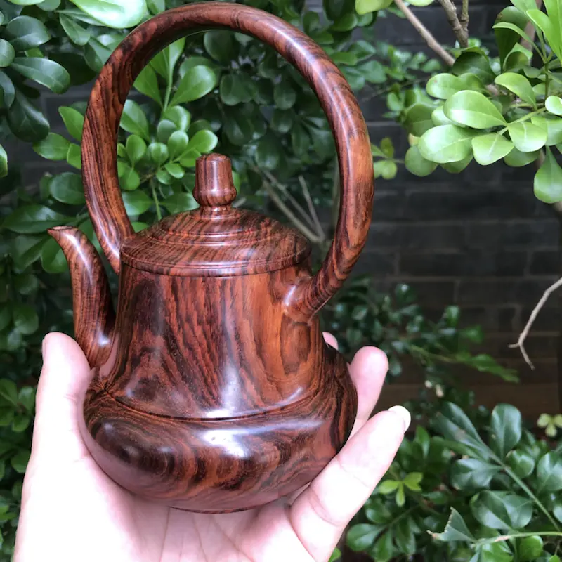 【海南黄花梨,紫油梨,吴岳杰款(潮州提梁壶),鬼眼纹,水波纹,山水纹,线条美,爆满纹理,纹理清晰,底色分布均匀,规格:壶经98mm,长125,高163,克重:376克,值得推荐!】图4