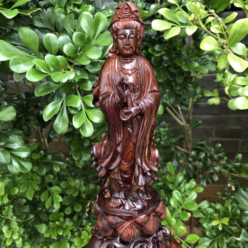 【海南黄花梨,紫油梨,(观音菩萨),雕工精赞,立体感美,线条美,纹理清晰,底色干净,色泽均匀,规格:高290mm,宽137mm,克重:643.9克,值得推荐!】图1