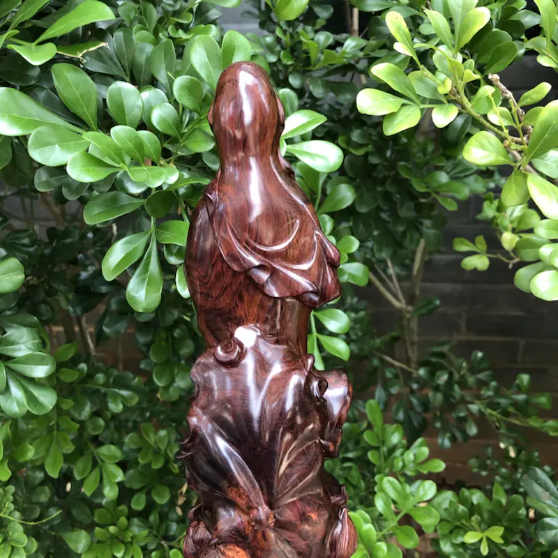 【海南黄花梨,紫油梨,(观音菩萨),雕工精赞,立体感美,线条美,纹理清晰,底色干净,色泽均匀,规格:高290mm,宽137mm,克重:643.9克,值得推荐!】图3