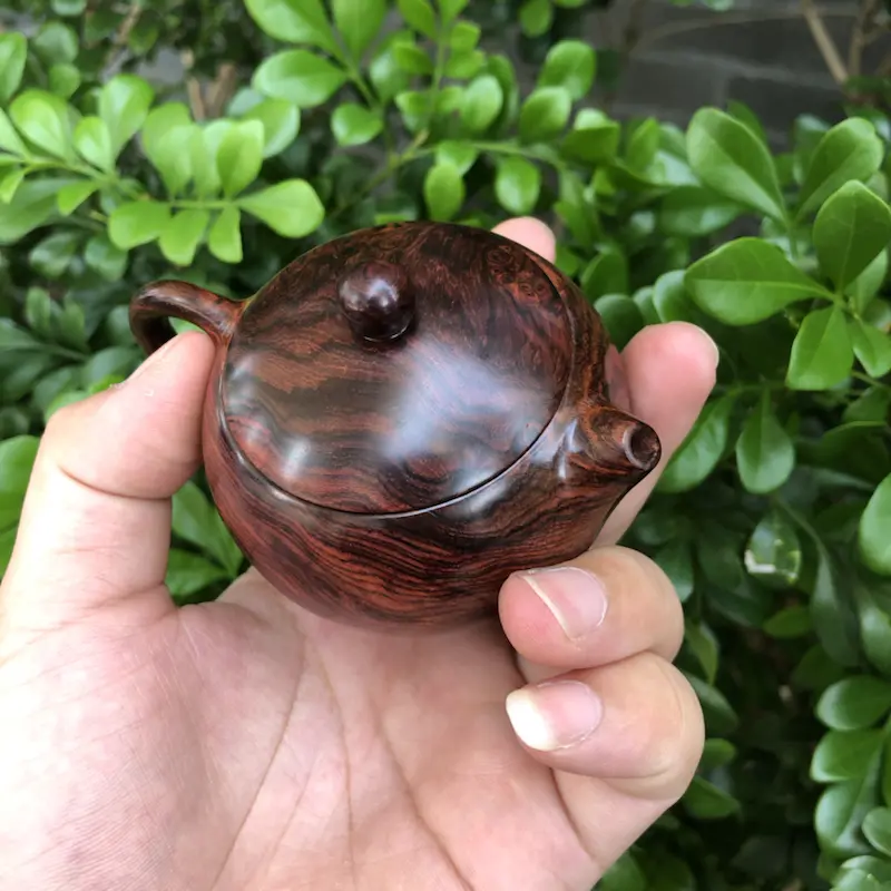 【海南黄花梨,紫油梨,莫光业制作西施茶壶,瘤疤纹,鬼眼纹,水波纹,山水纹,爆满纹理,纹理清晰,线条美,底色分布均匀,规格:壶经65mm,长95mm,60mm,克重:104.6克,值得推荐!】图6