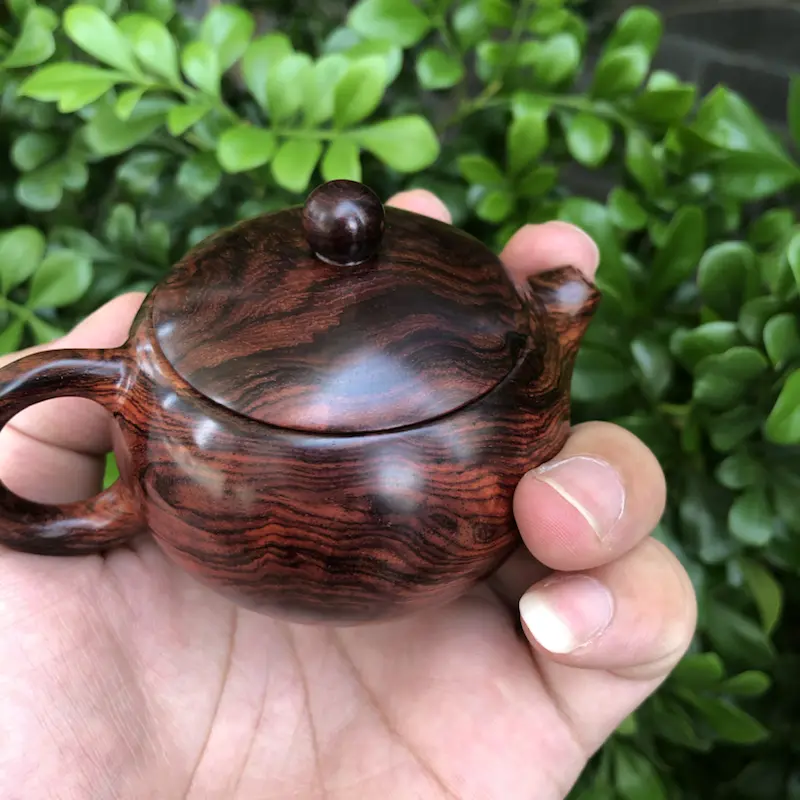 【海南黄花梨,紫油梨,莫光业制作西施茶壶,瘤疤纹,鬼眼纹,水波纹,山水纹,爆满纹理,纹理清晰,线条美,底色分布均匀,规格:壶经65mm,长95mm,60mm,克重:104.6克,值得推荐!】图9