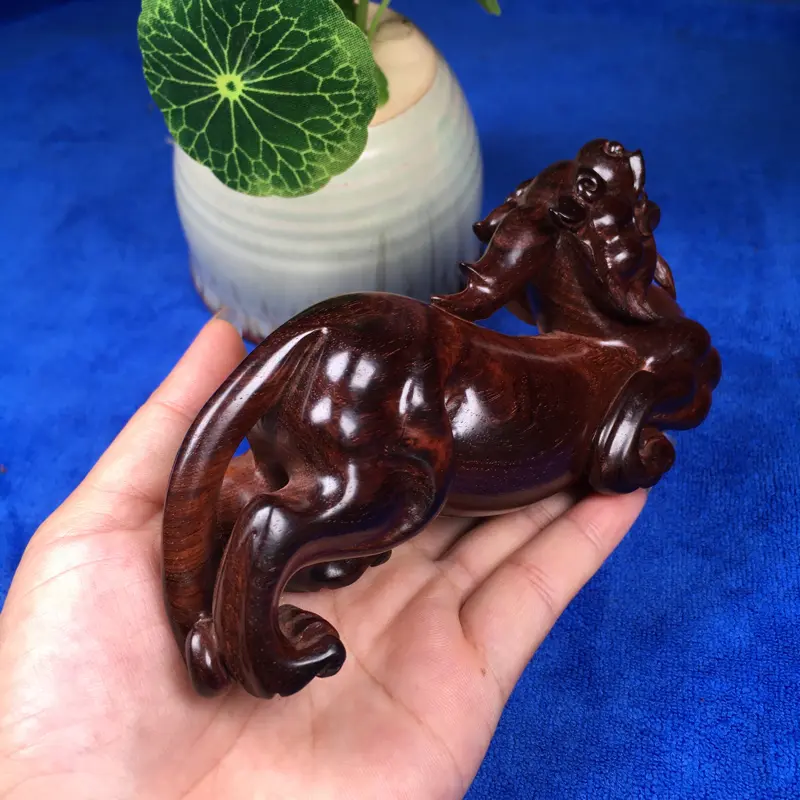 【海南黄花梨油梨 貔貅摆件 做工精细 线条清晰流畅 纯手工制作而成 整体造型非常漂亮 十分霸气 值得收藏 长141mm 宽40mm 高65mm 重132.3克】图7