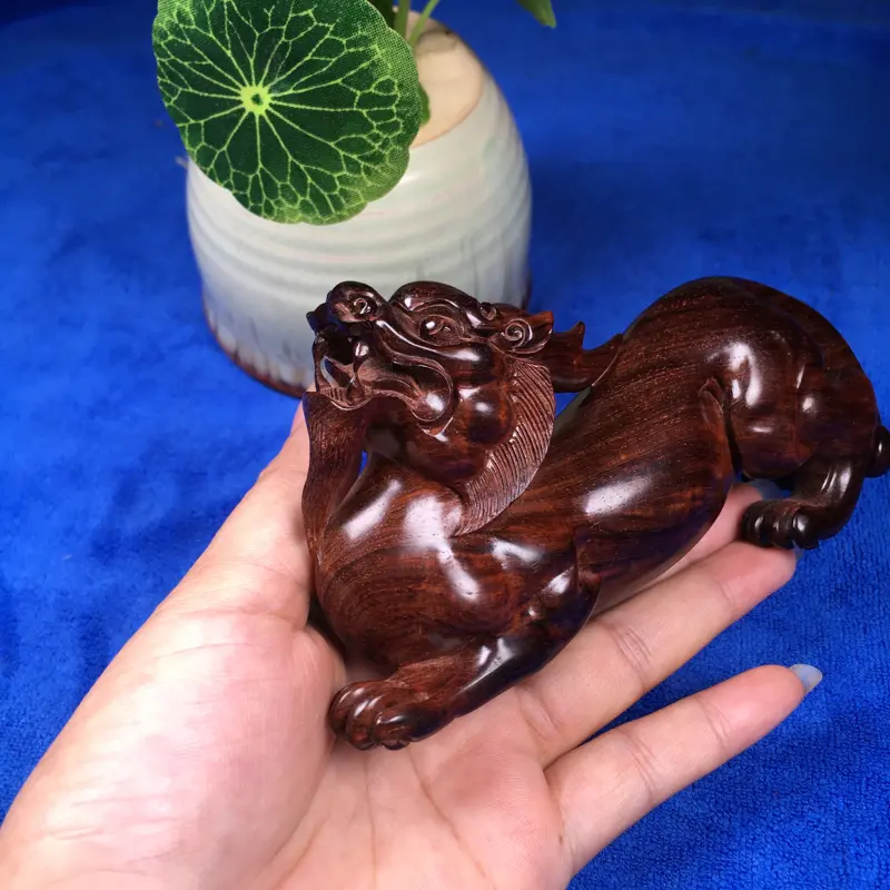 【海南黄花梨油梨 貔貅摆件 做工精细 线条清晰流畅 纯手工制作而成 整体造型非常漂亮 十分霸气 值得收藏 长141mm 宽40mm 高65mm 重132.3克】图8