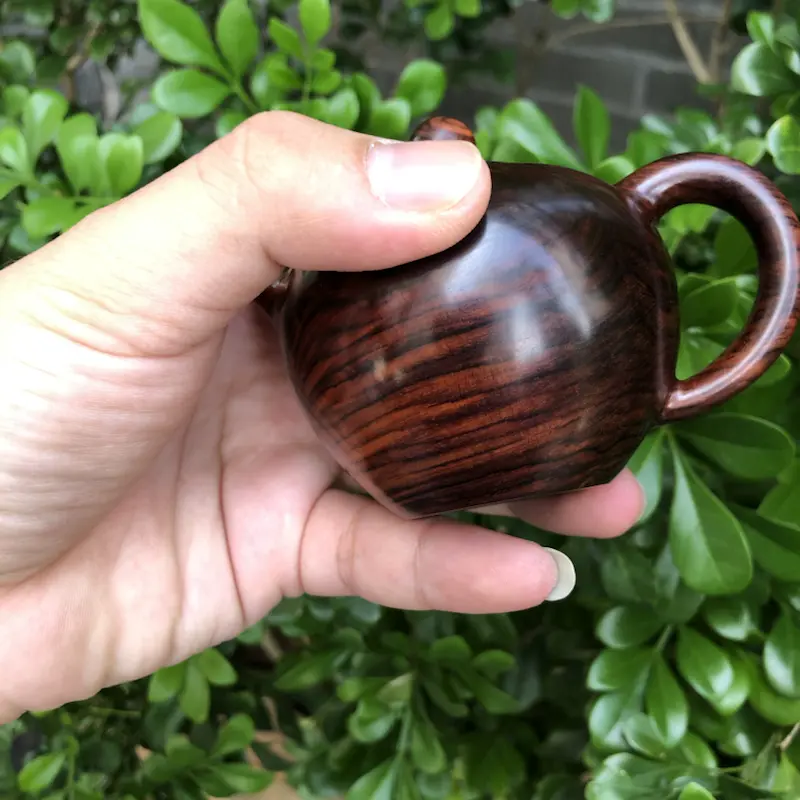 【海南黄花梨,紫油梨(茶壶),纹理清晰,底色干净,色泽均匀,线条美,盘玩收藏品,规格:壶经66mm,长96mm,69mm,135克,值得推荐!】图1