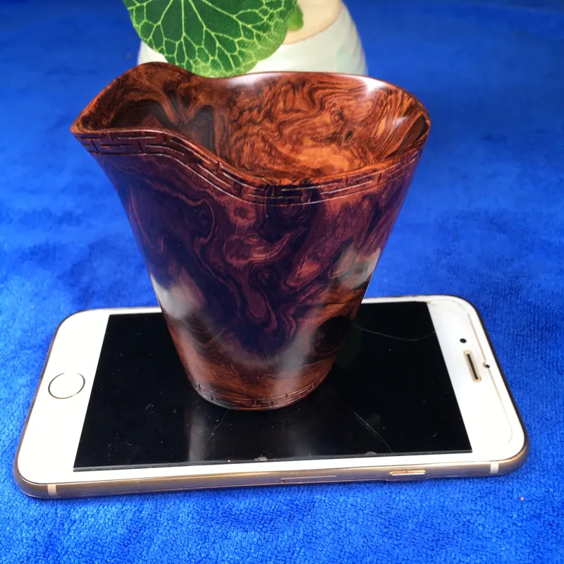 【海南黄花梨油梨犀角杯 多种纹理集结在一起 非常难得的品相 高9.3cm 宽8cm 重102.8g】图10