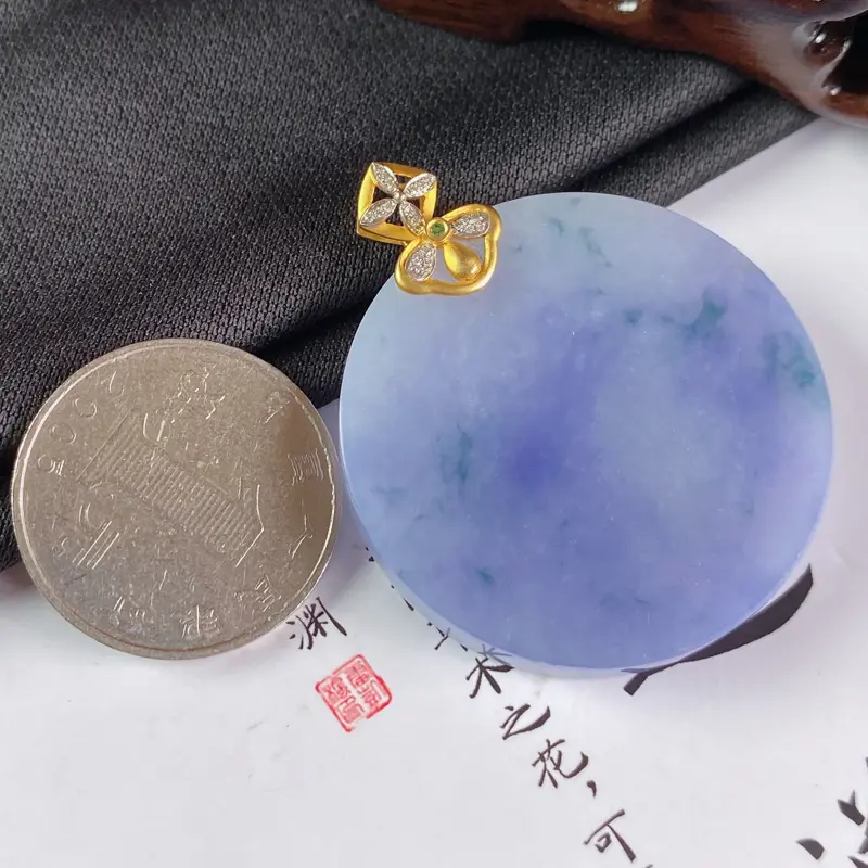 【缅甸a货翡翠,18k金伴钻紫罗兰无事牌挂件,玉质细腻,颜色艳丽,圆润光滑,有种有色,佩戴效果更佳,整体47_38.6_6.3mm】图7