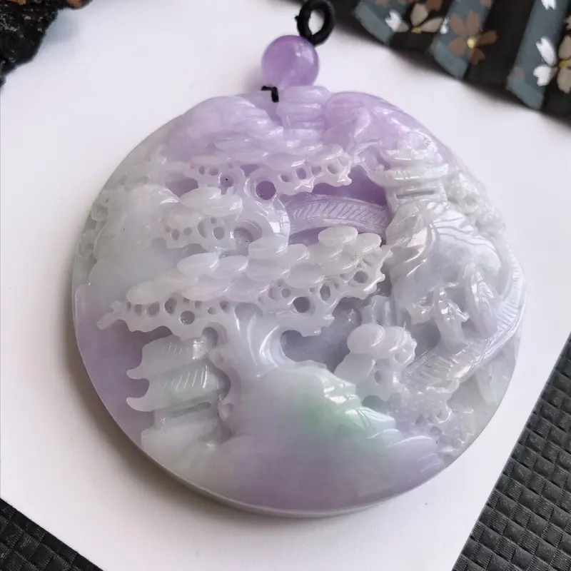 春带彩山水牌吊坠/天然翡翠a货,尺寸:56.8/14.3mm,顶珠是装饰品