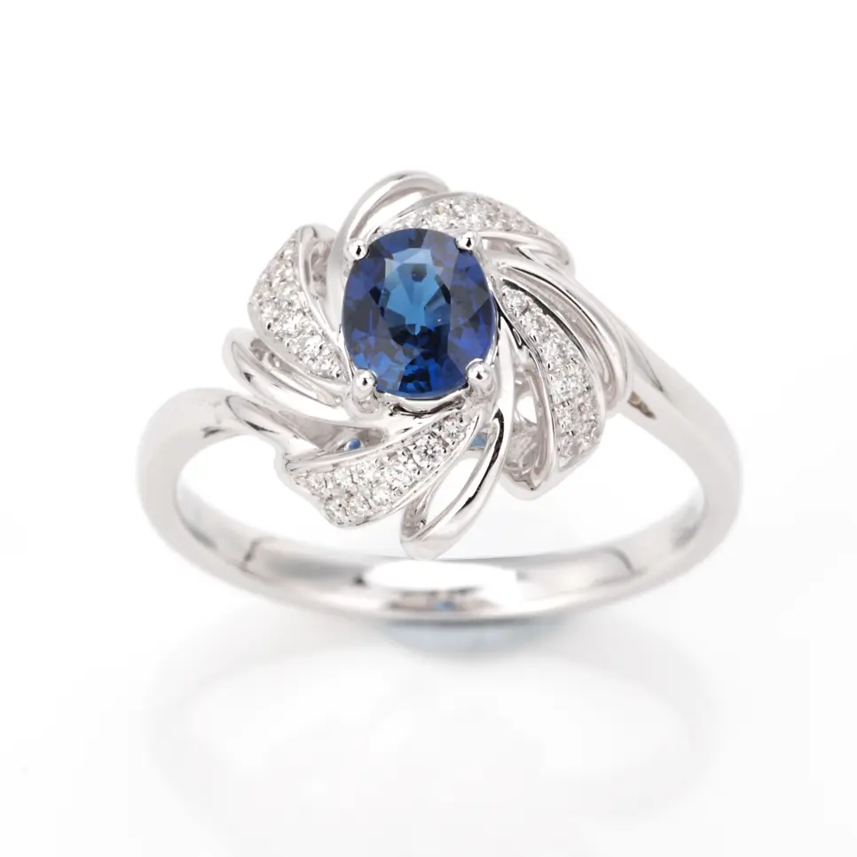 【【源头直供】【戒指】18k金+蓝宝石+钻石 宝石颜色纯正
主石:0.69ct 货重:3.65g 手寸:15(可改)】图1