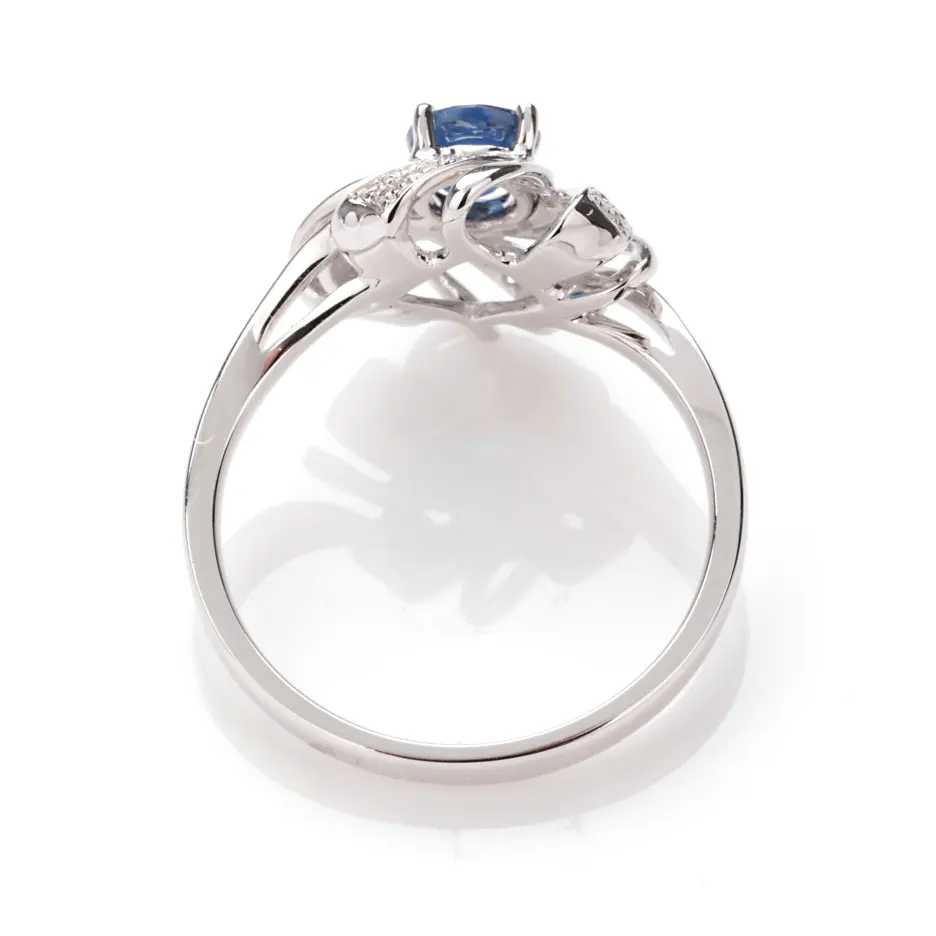 【【源头直供】【戒指】18k金+蓝宝石+钻石 宝石颜色纯正
主石:0.69ct 货重:3.65g 手寸:15(可改)】图3