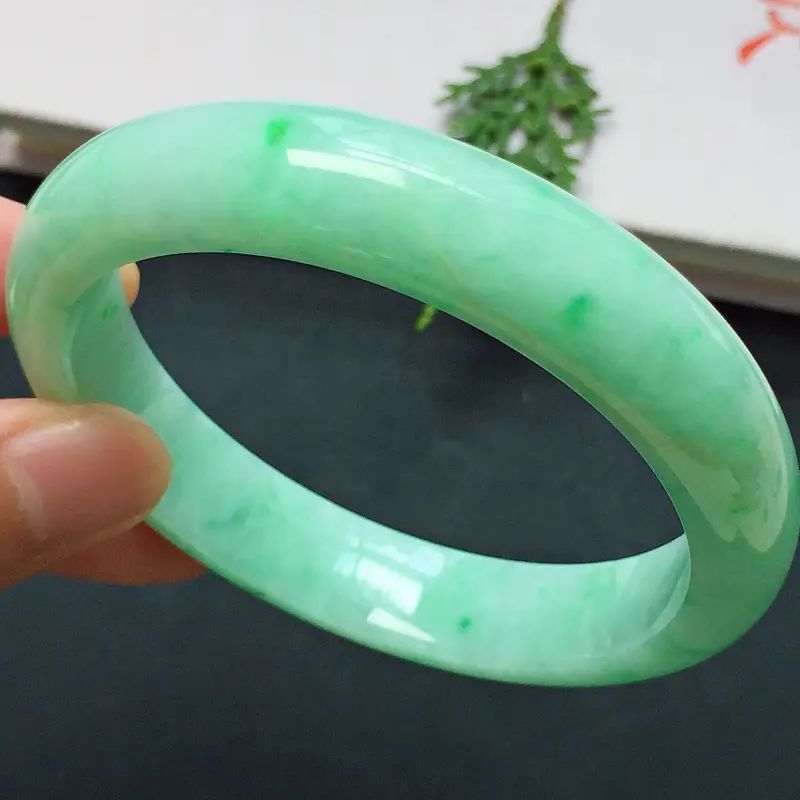 2mm,细糯果阳绿手镯,底子细腻,青春活力-对庄翡翠网