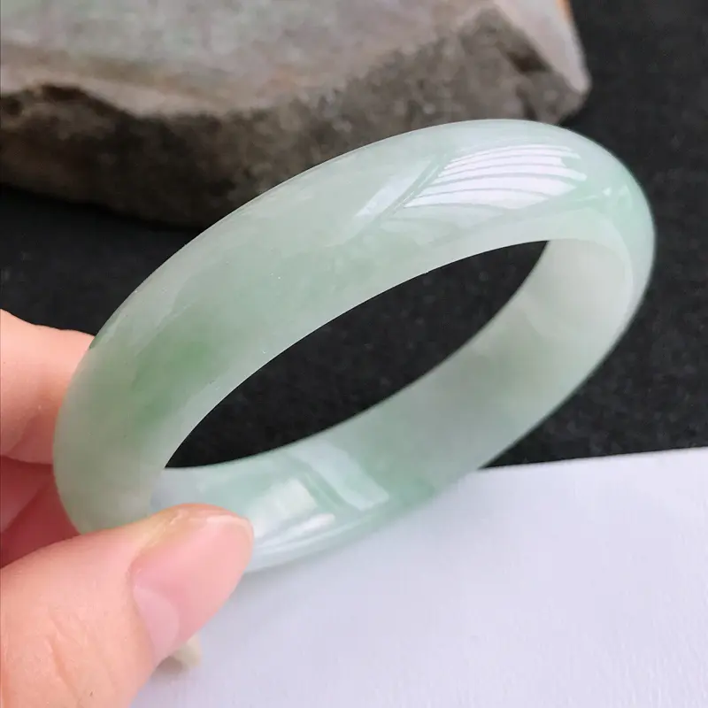 6.29.15/完美圈口：55/48.6/13.2/6.6mm，飘花宽边贵妃手镯，上手尽显典雅大方，贵妃55等于正圈53