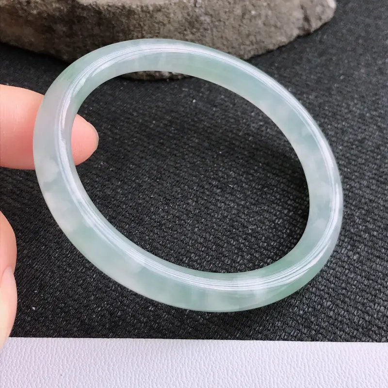 【6.29.1/完美圈口:55/48.8/7.2/6.8mm,种水好圆条贵妃手镯,玉质细腻水润凝滑,贵妃55等于正圈53】图6