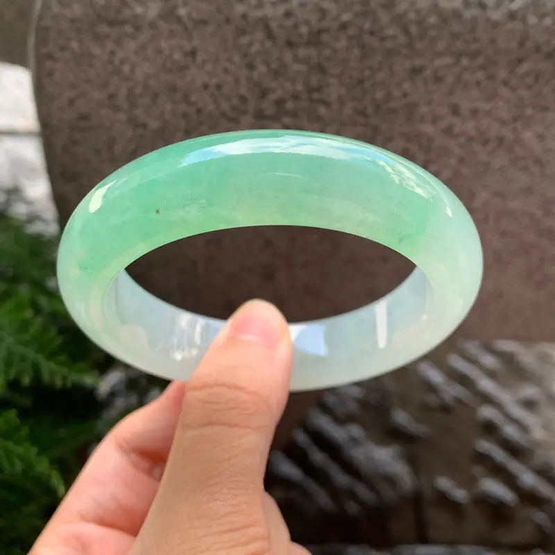 【精美冰糯甜绿正圈手镯,玉质莹润,品相清爽优雅,圈口55.4-14-9.7 完美 62945】图2